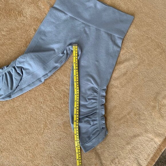 Lululemon Women’s Size 4 Gray In The Flow Crop Compression Leggings Workout - Picture 7 of 10